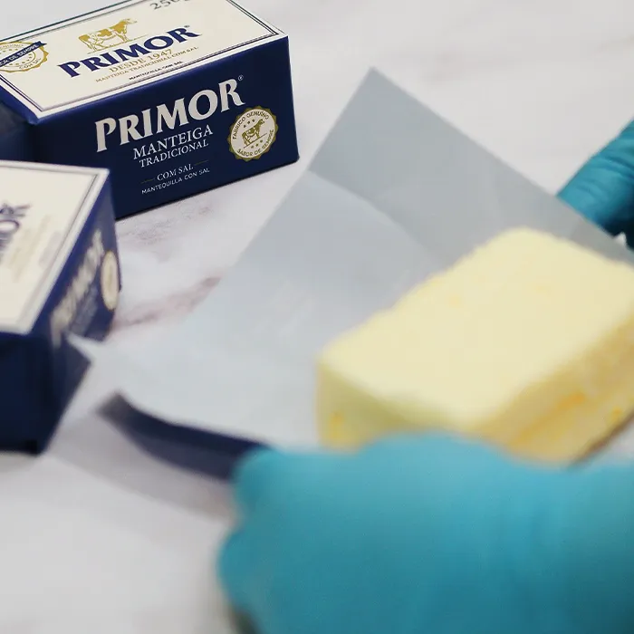 Embalagens de manteiga Primor aberta e fechada