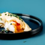Receita de ovos benedict com molho holandês