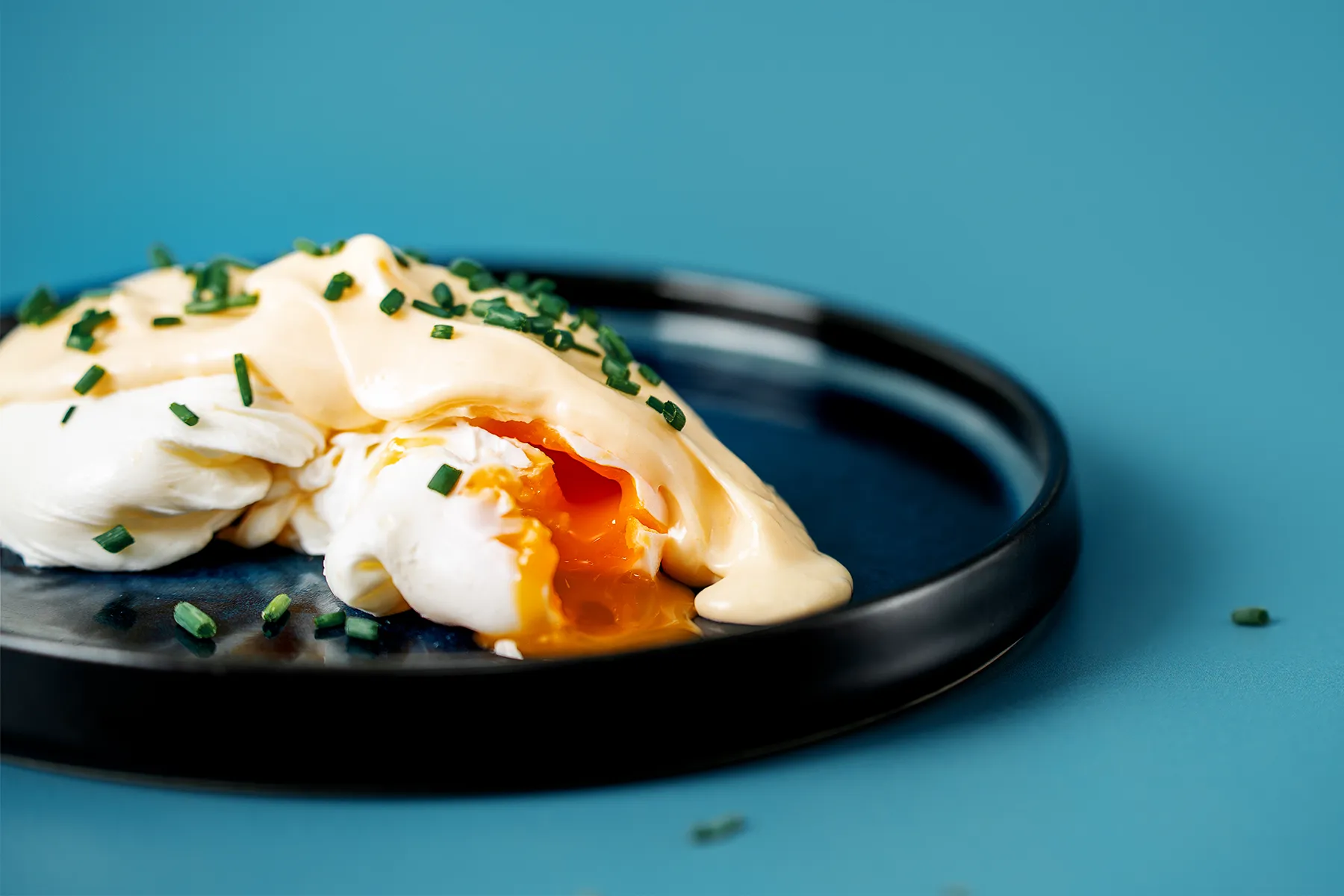 Receita de ovos benedict com molho holandês