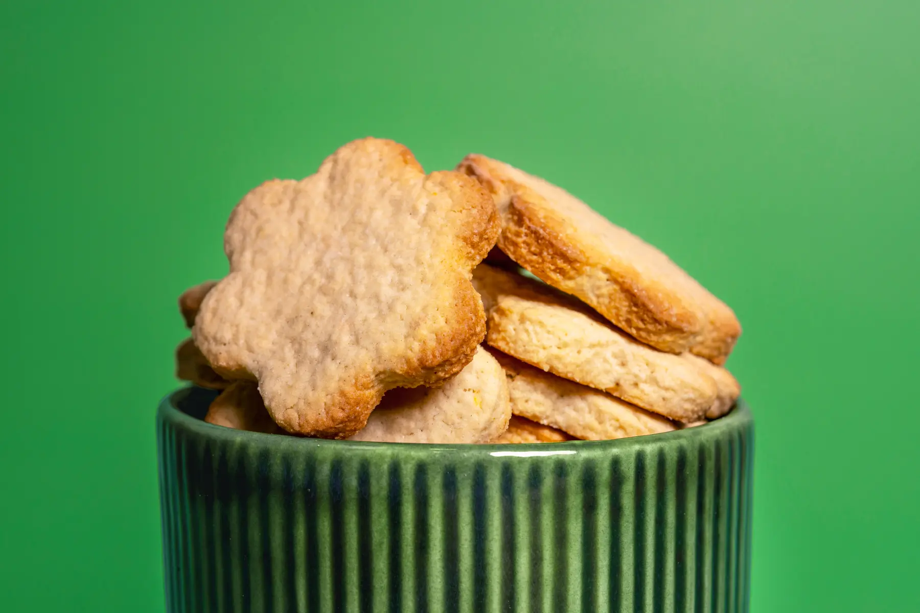 BOLACHAS DE LIMÃO E MANJERICÃO